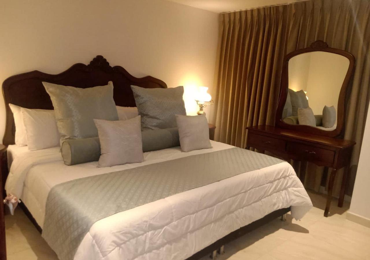 Hotel Dorado Plaza Calle Del Arsenal Cartagena Buitenkant foto