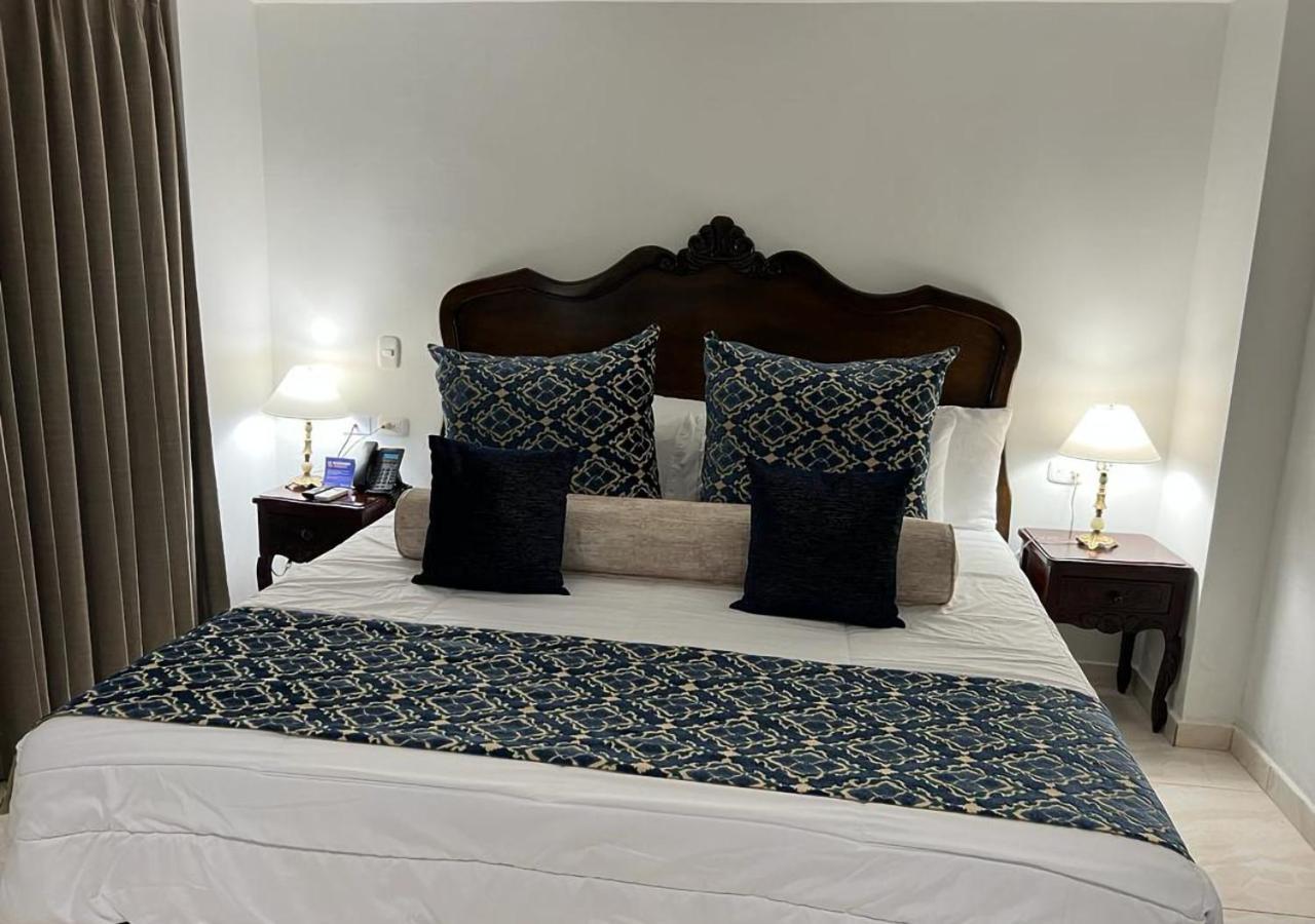 Hotel Dorado Plaza Calle Del Arsenal Cartagena Buitenkant foto