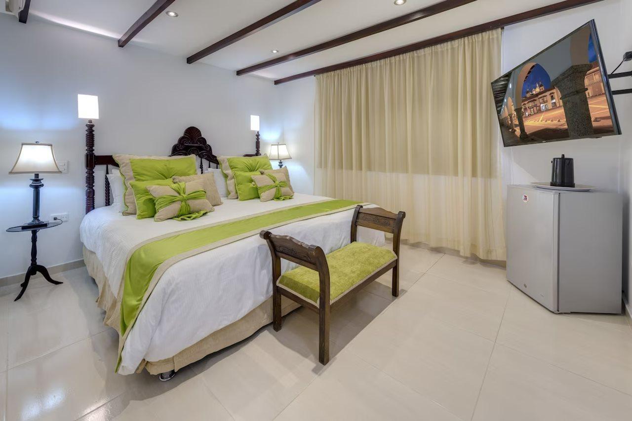 Hotel Dorado Plaza Calle Del Arsenal Cartagena Buitenkant foto