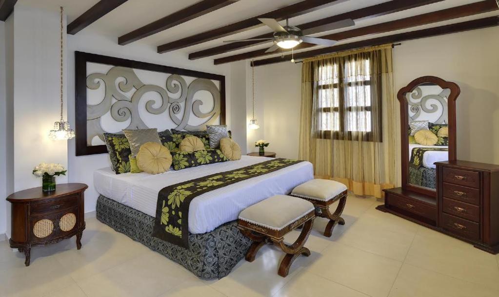 Hotel Dorado Plaza Calle Del Arsenal Cartagena Buitenkant foto
