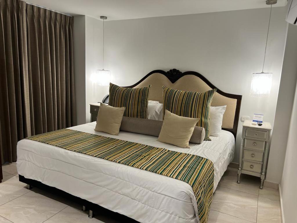 Hotel Dorado Plaza Calle Del Arsenal Cartagena Buitenkant foto